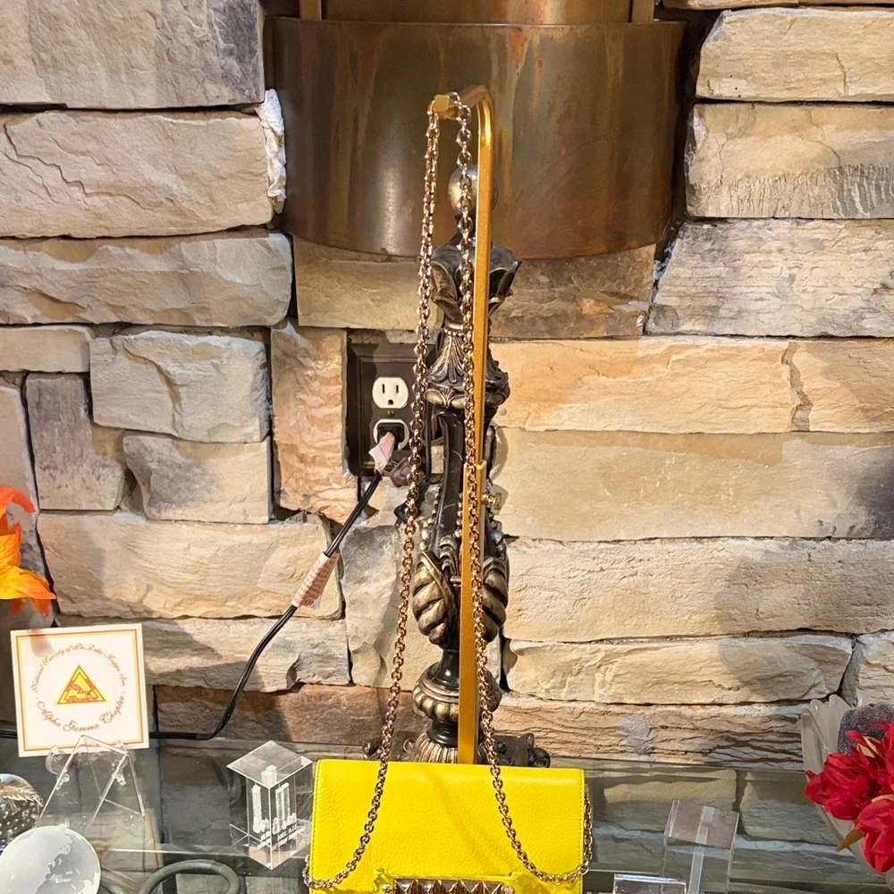 Vibrant Yellow Crossbody Bag with Chain Strap - Picture 3 of 11